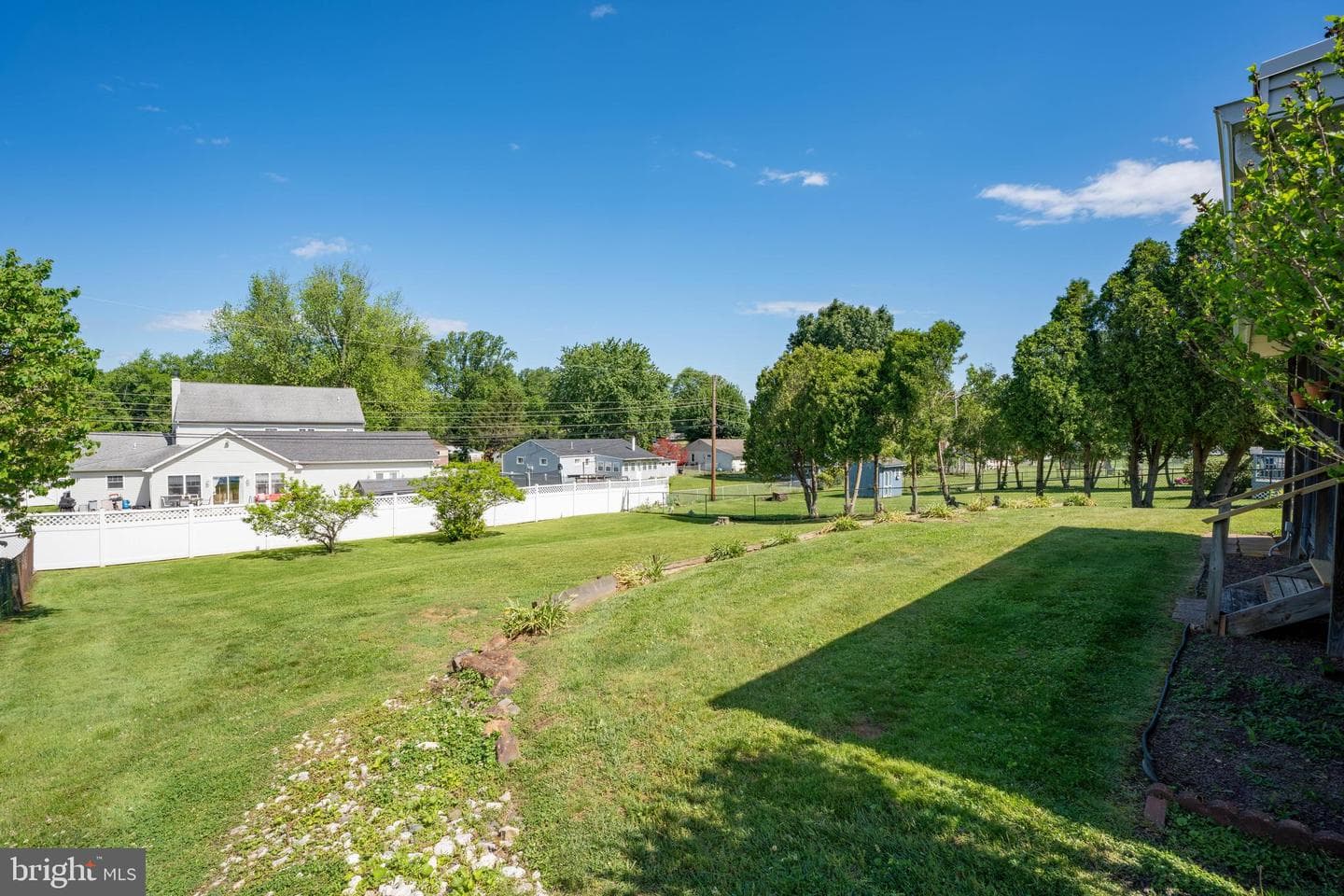 2022 Herrick Avenue photo 9