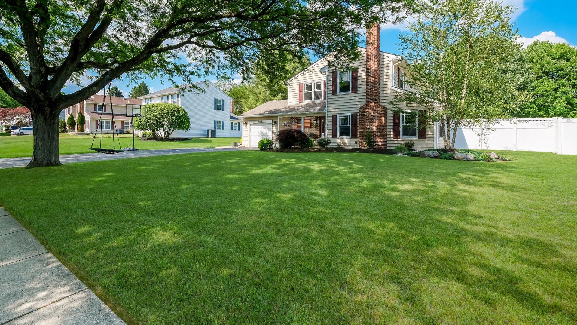 239 Burgundy Lane photo 4