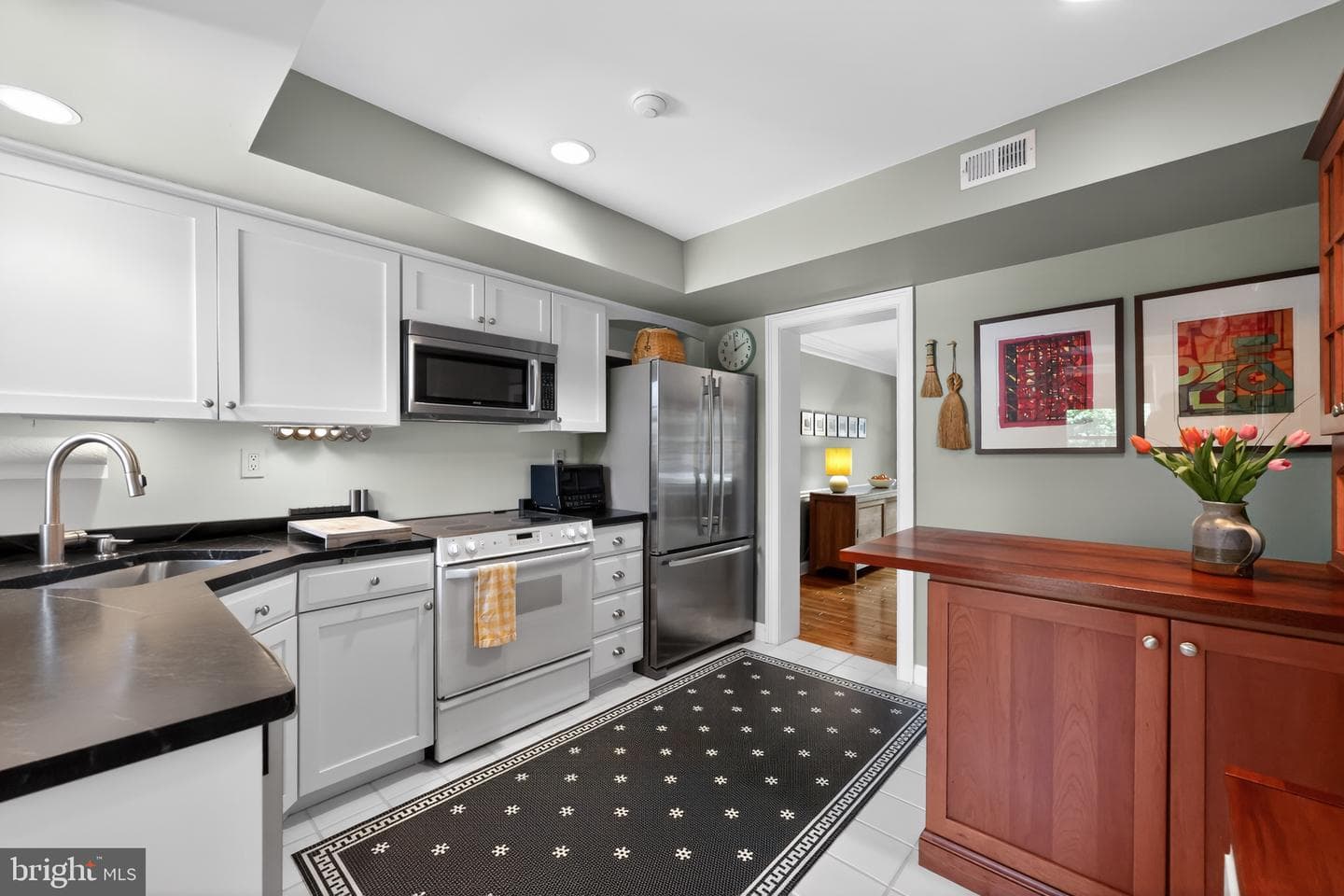 40 Sutphin Pines photo 3