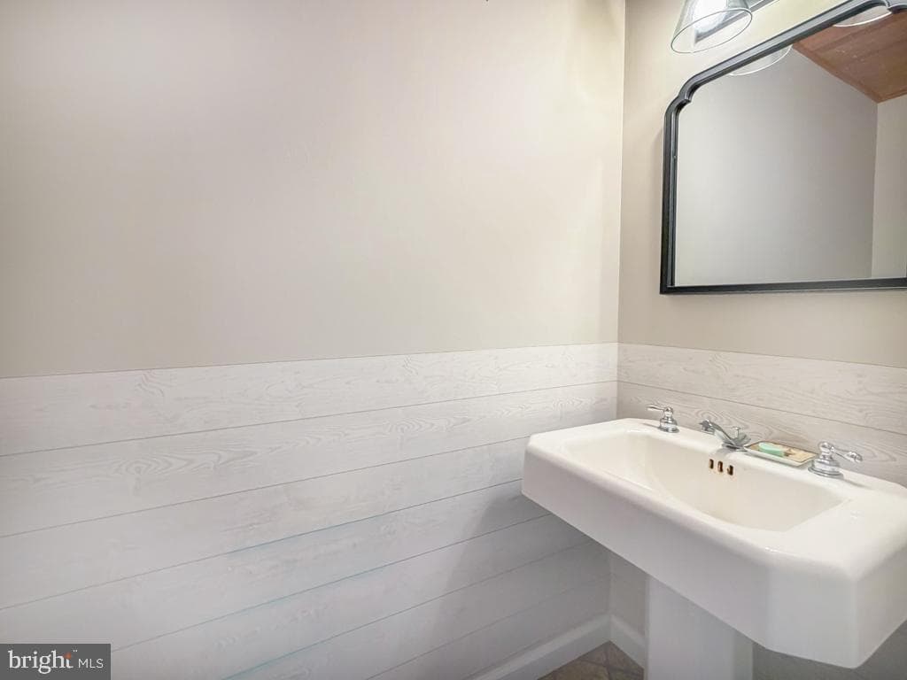 1220 Wilson Avenue photo 16