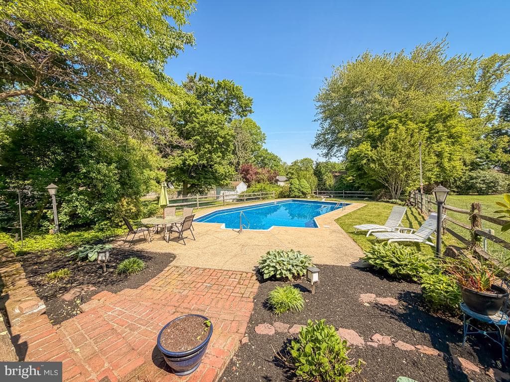 61 Cloverly Drive photo 33