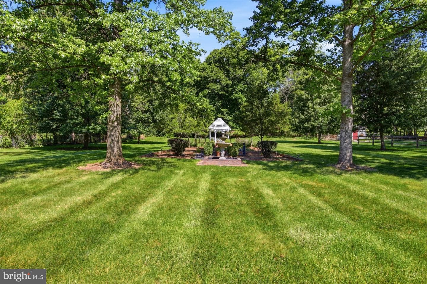 15 Brookdale Drive photo 43