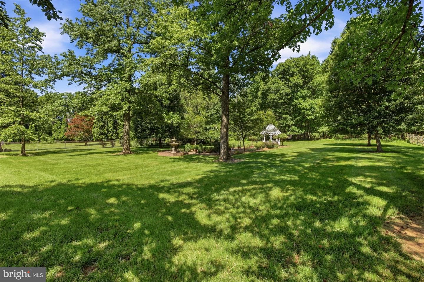 15 Brookdale Drive photo 44