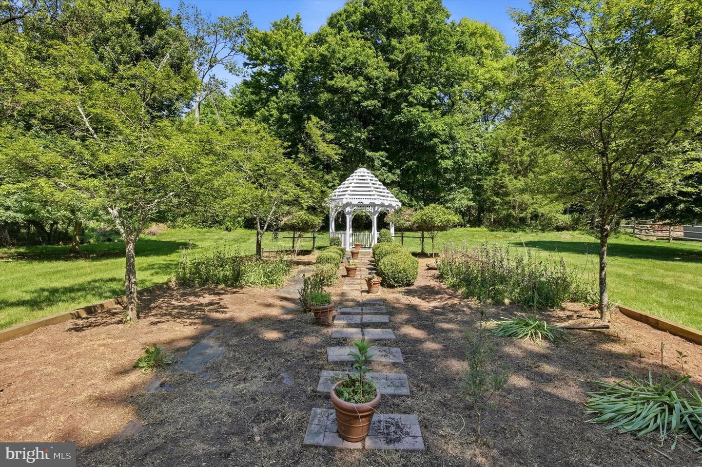 15 Brookdale Drive photo 46