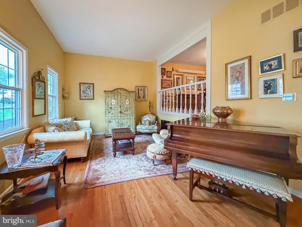 52 Woodbridge Court N photo 3
