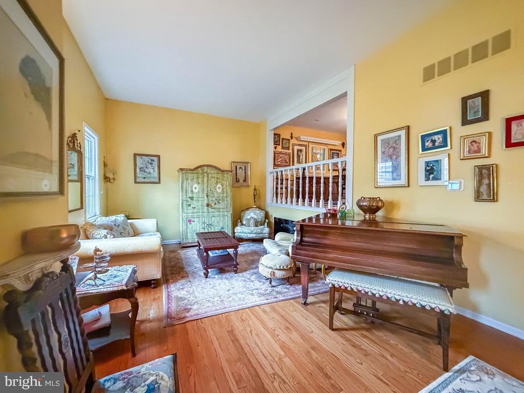 52 Woodbridge Court N photo 4