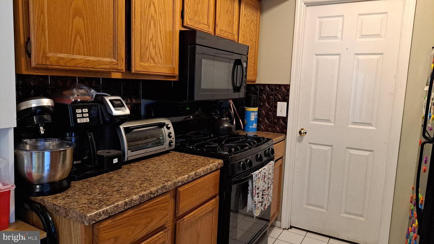 205 Saratoga Court photo 3