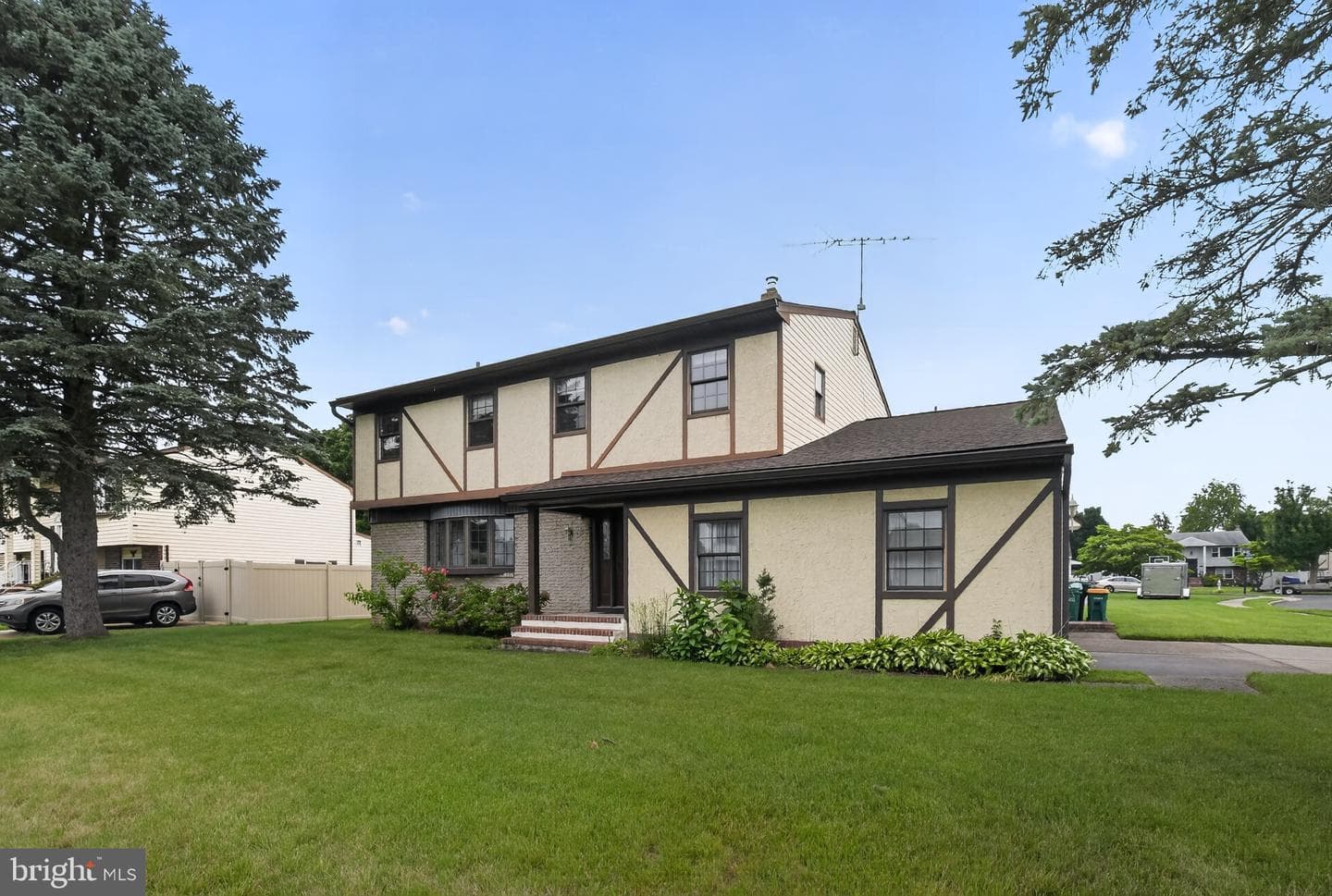 95 Taylor Drive photo 2