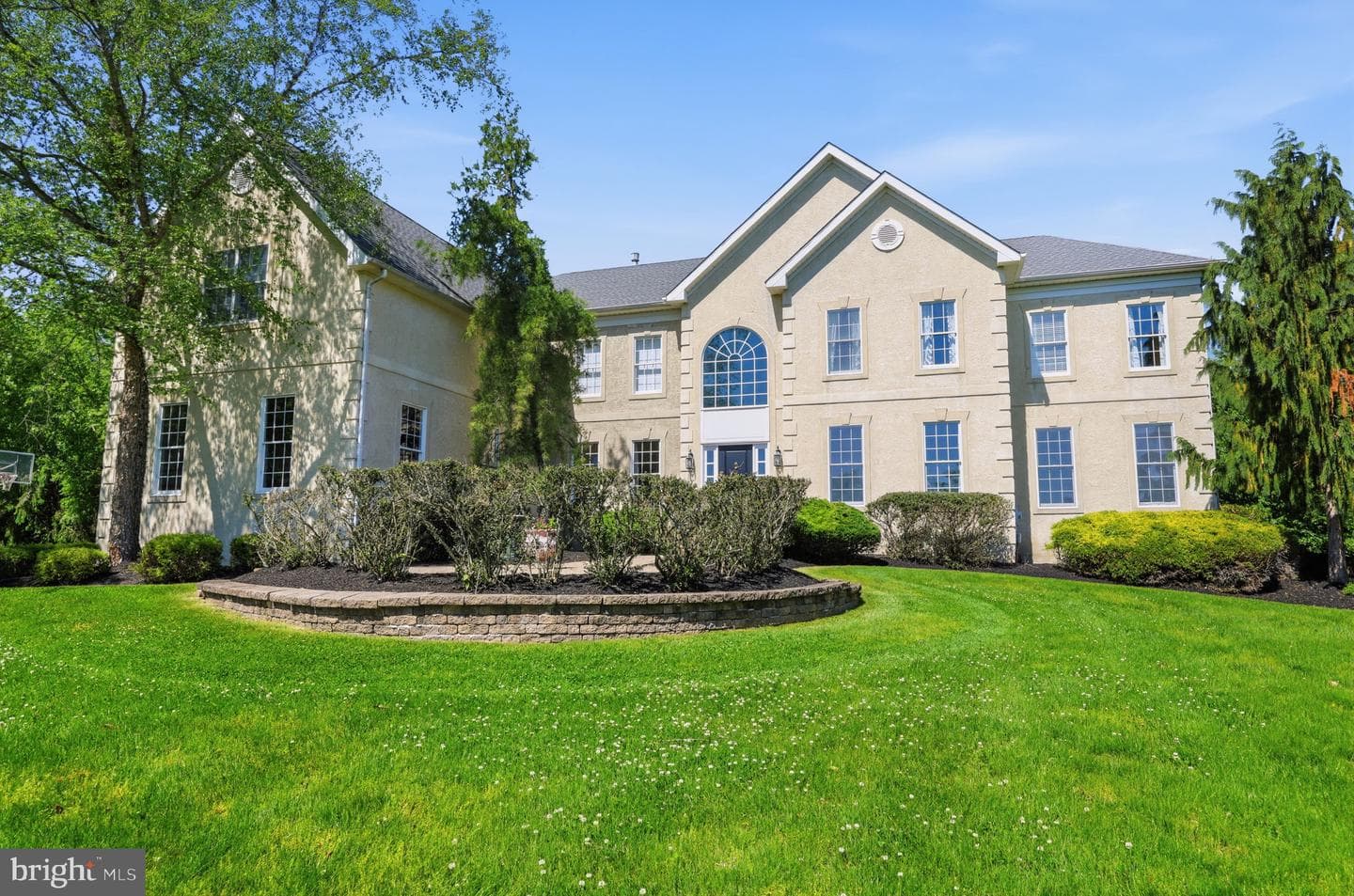 2 Rossiter Cir, New Hope