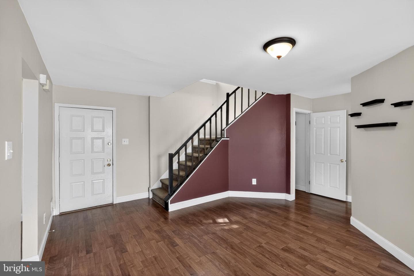 163 Hillcroft Way photo 5