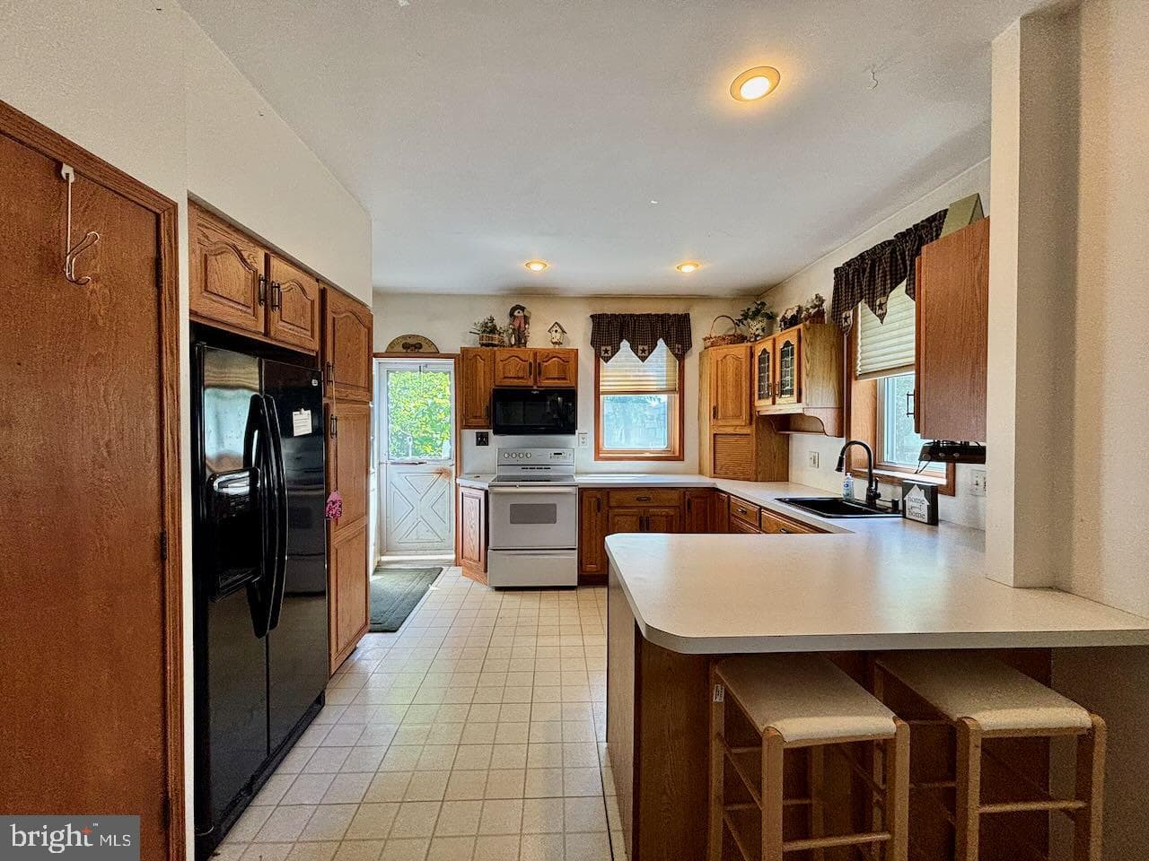 225 Centre Street photo 9