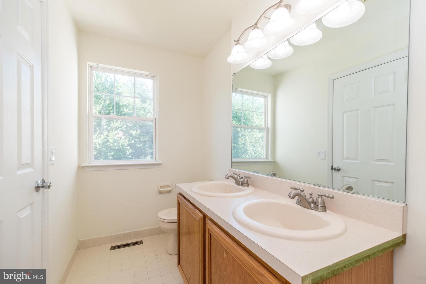 118 Galway Circle photo 34