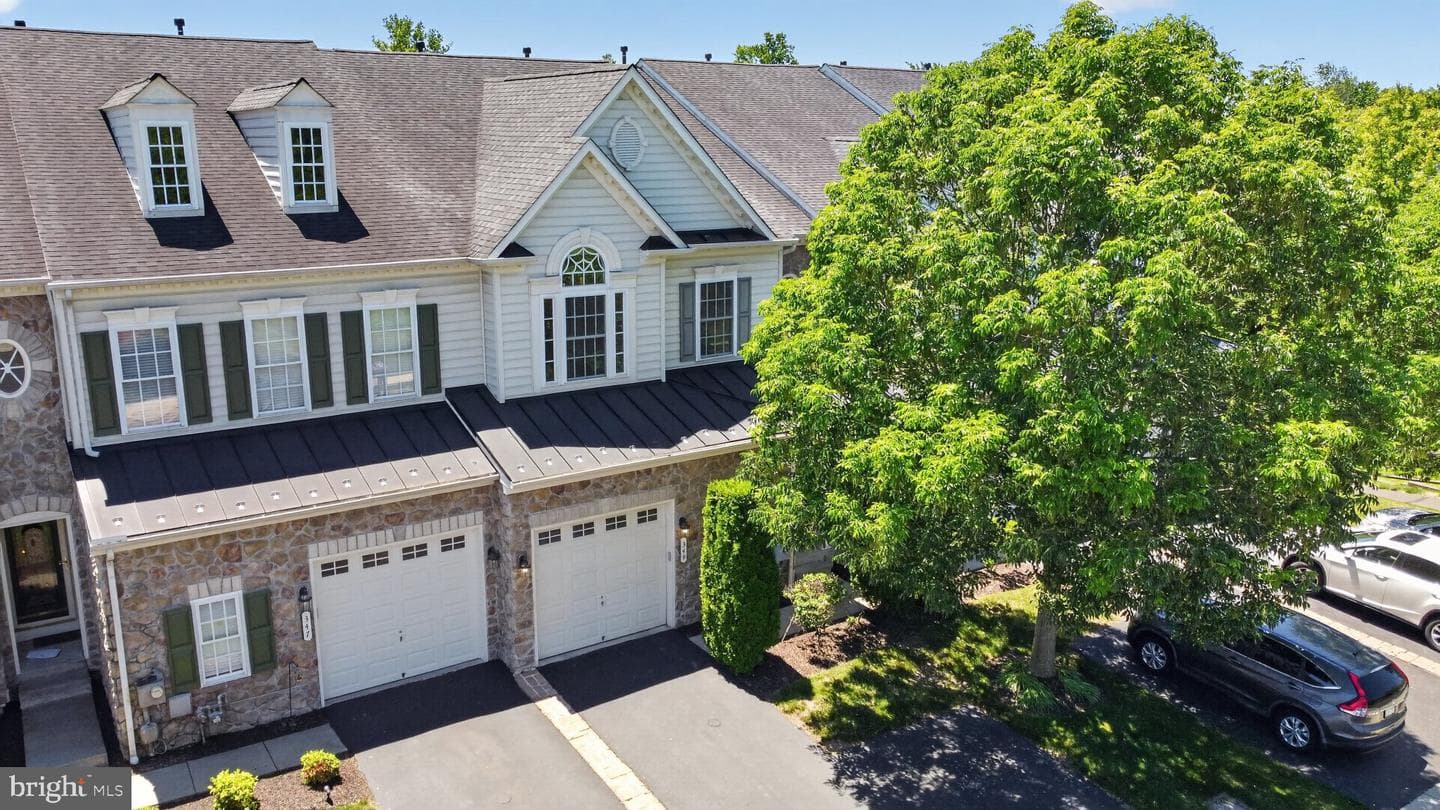 349 Village Way photo 12