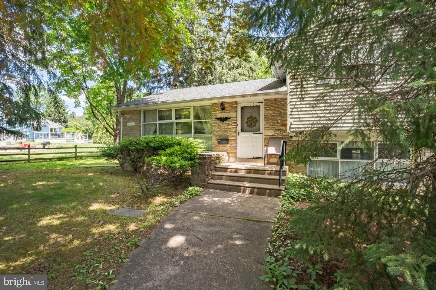 14 Lower Hilltop Road photo 2