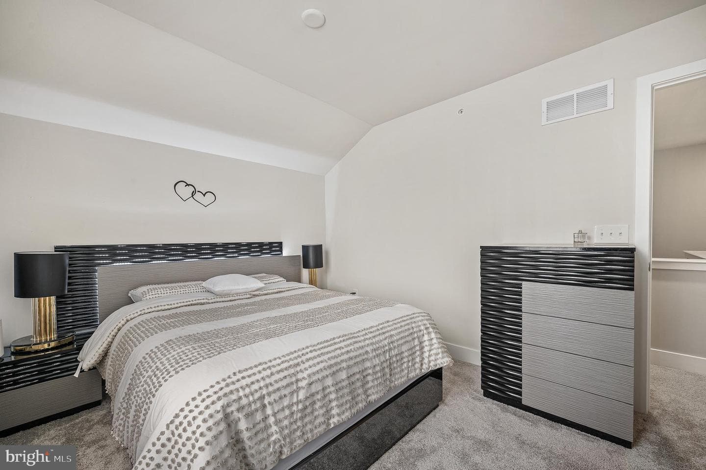 104 B King St photo 17