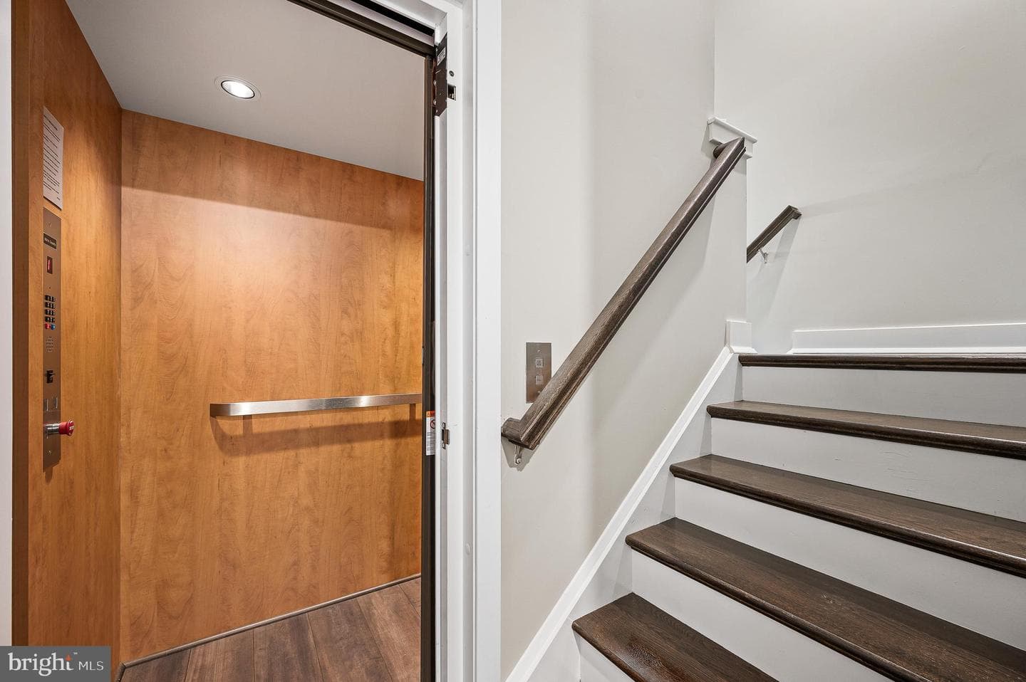 104 B King St photo 3