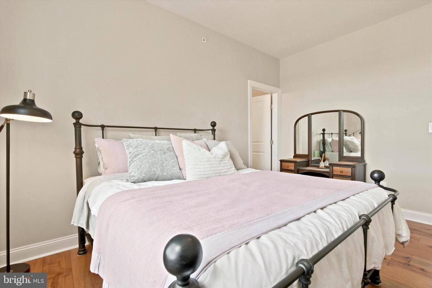 1 Bennett Lane photo 32