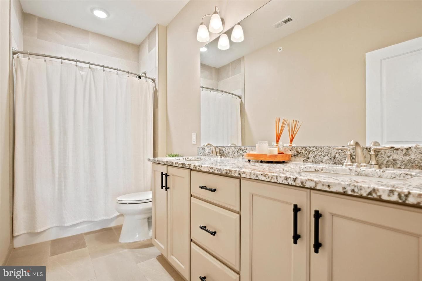 1 Bennett Lane photo 36