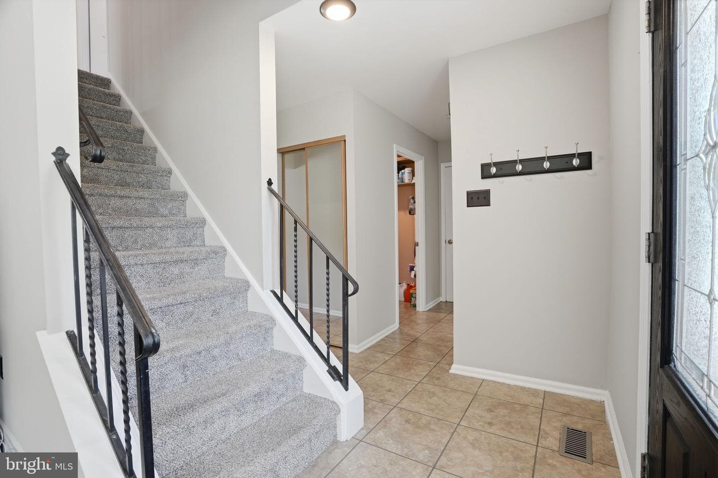 381 Alberts Way photo 6