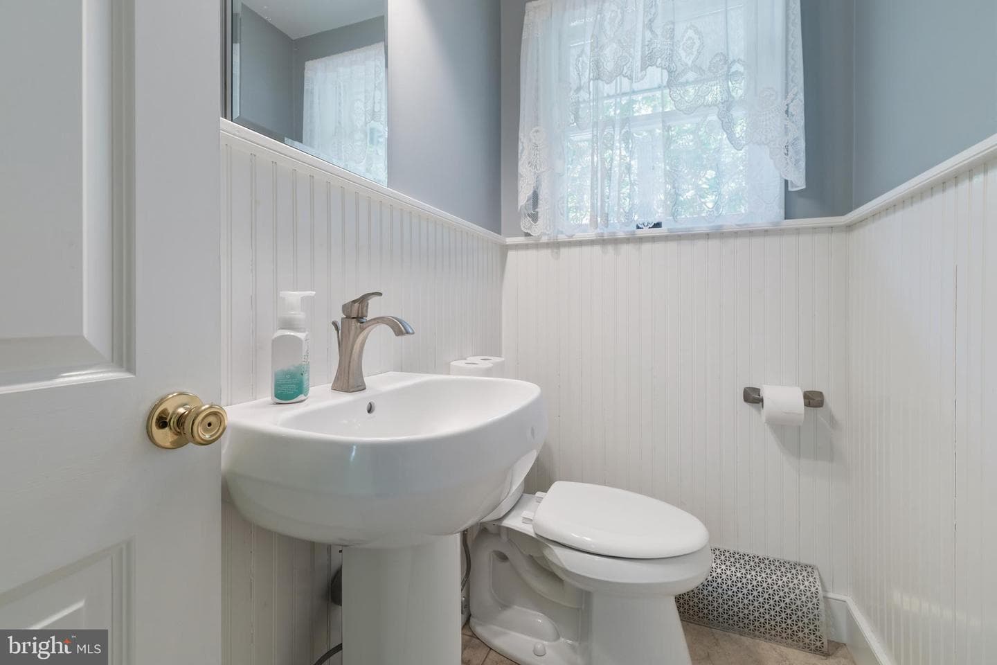 6202 Ferry Road photo 10