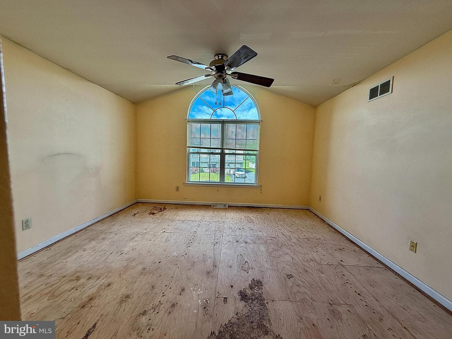 1129 School House Ln photo 11