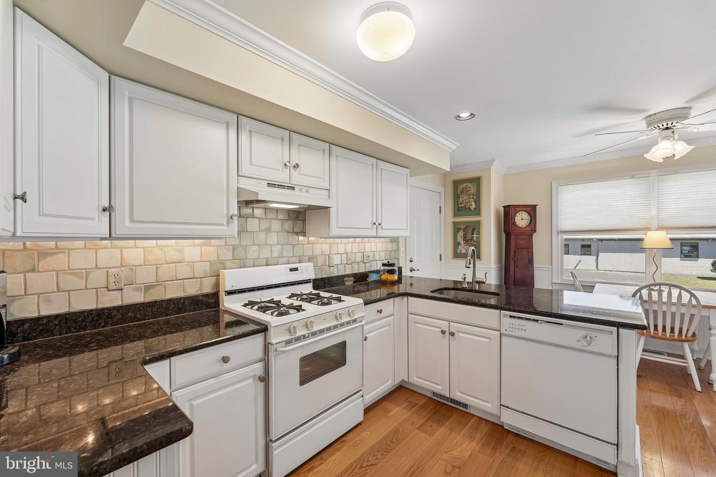 262 Logan Street photo 9