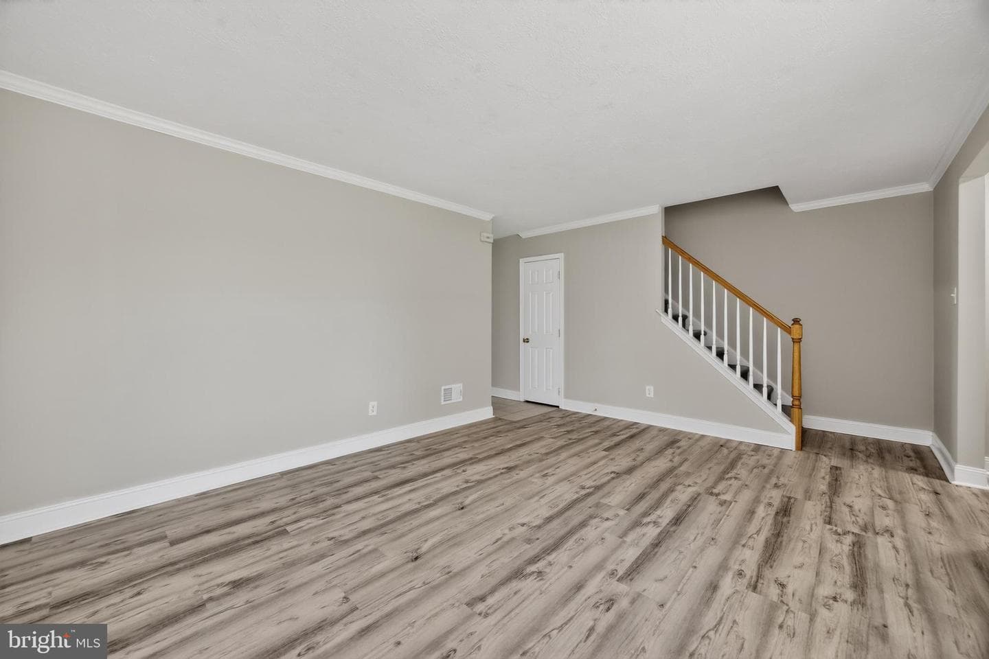 179 Reliance Place photo 8