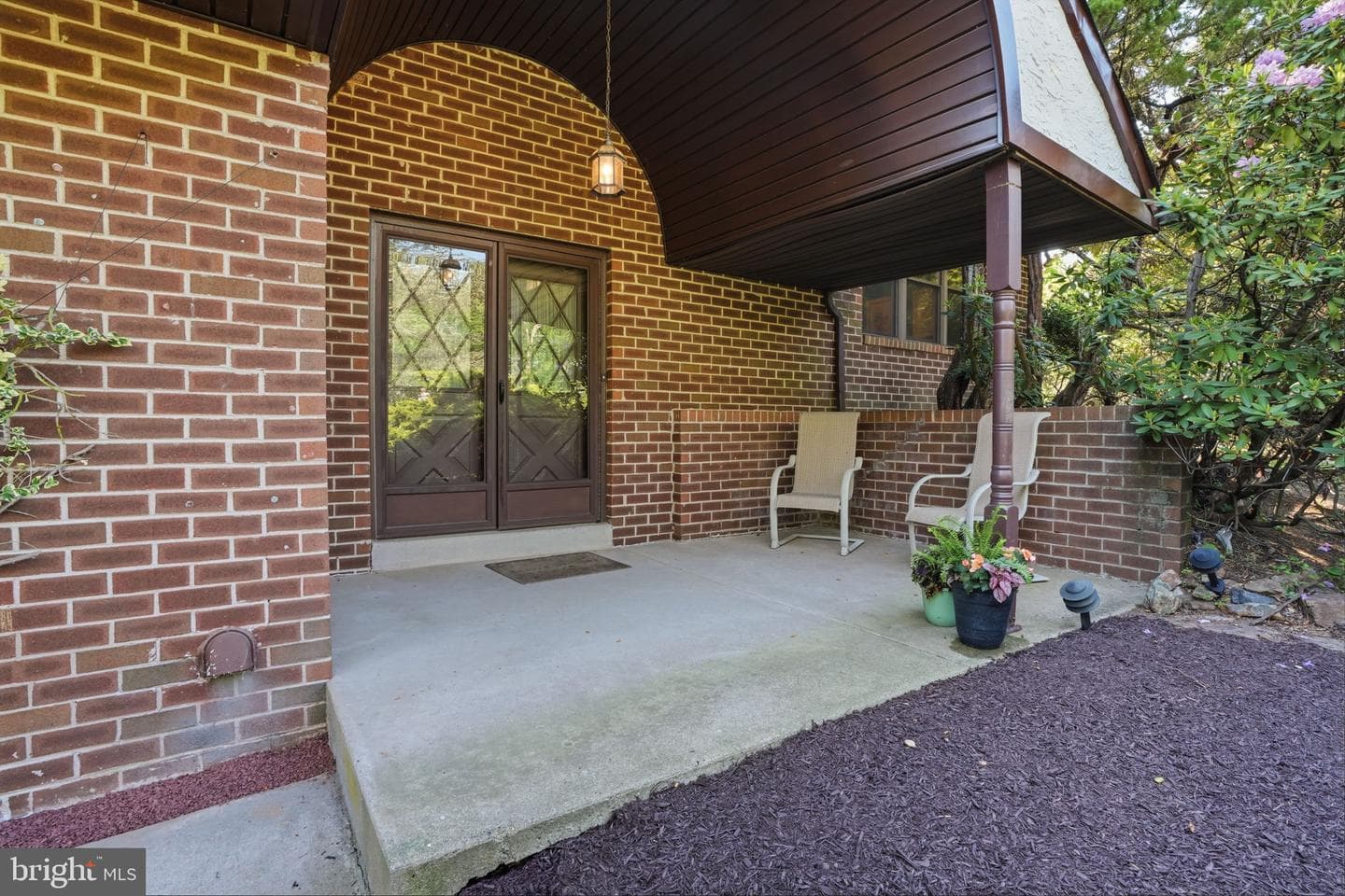 718 Bridgeview Road photo 4