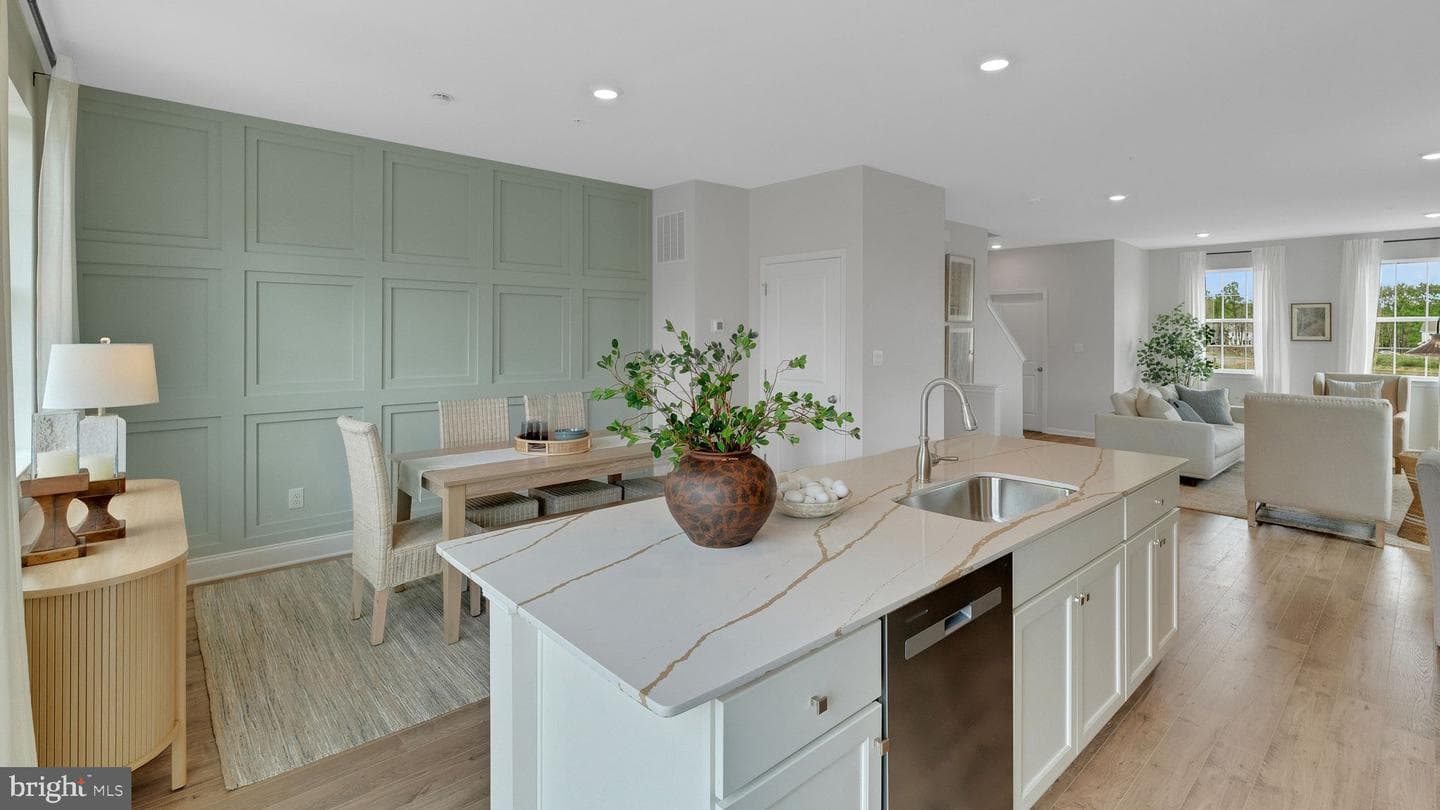 305 Lantern Court photo 11