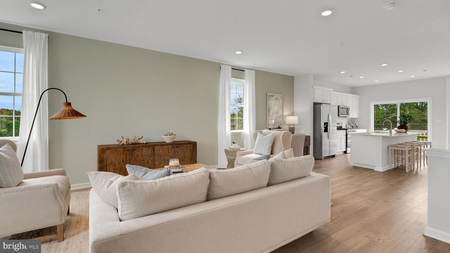 305 Lantern Court photo 6