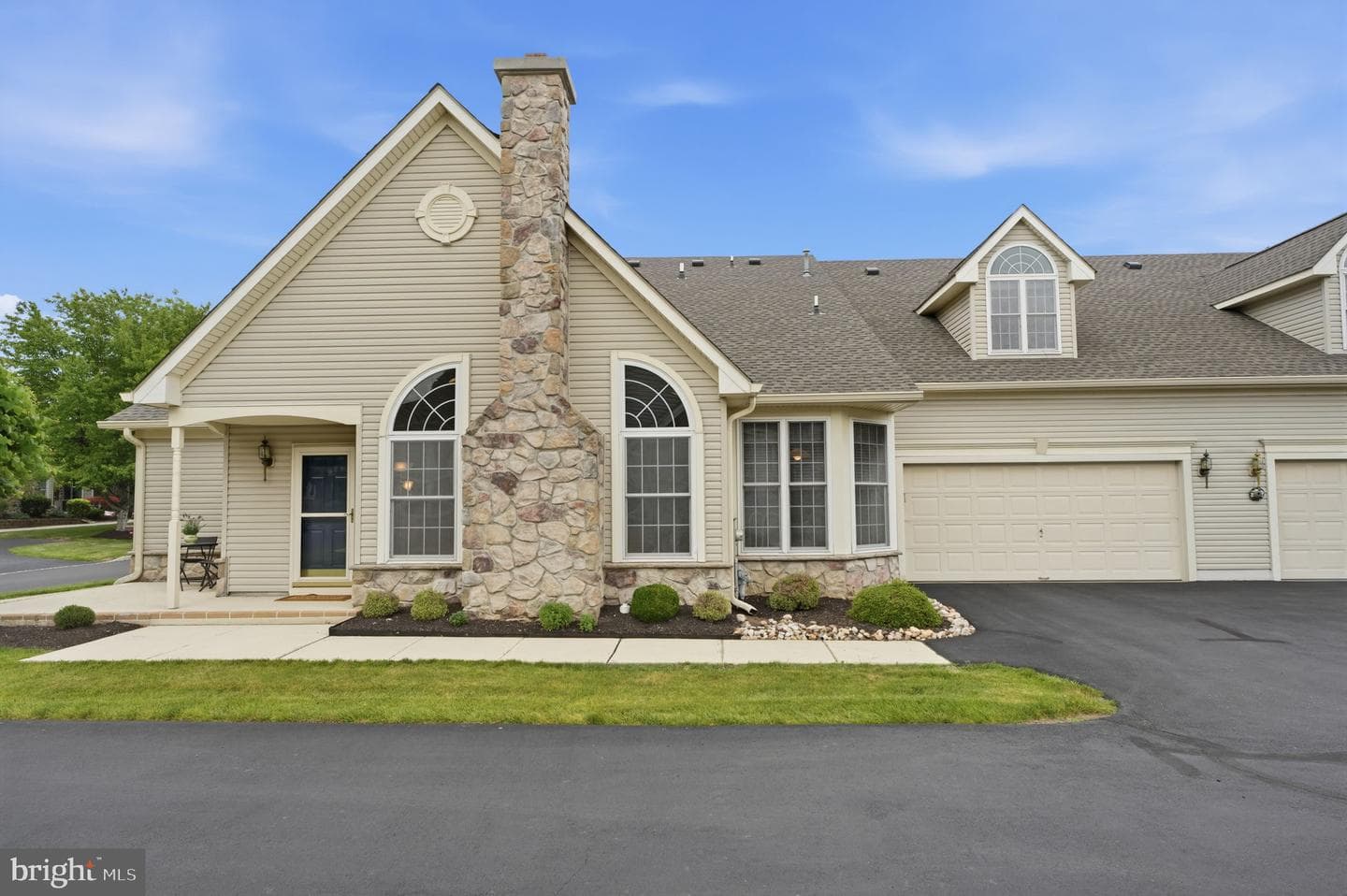 709 Daylily Drive photo 2