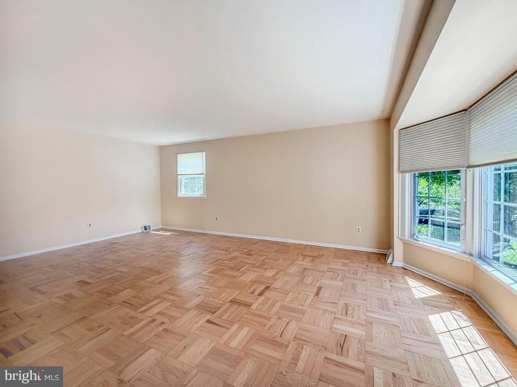 16 Upton Lane photo 14