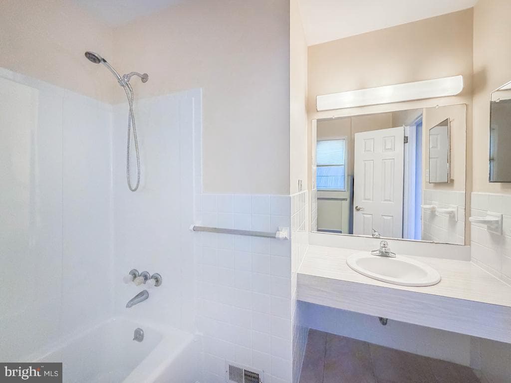 16 Upton Lane photo 46