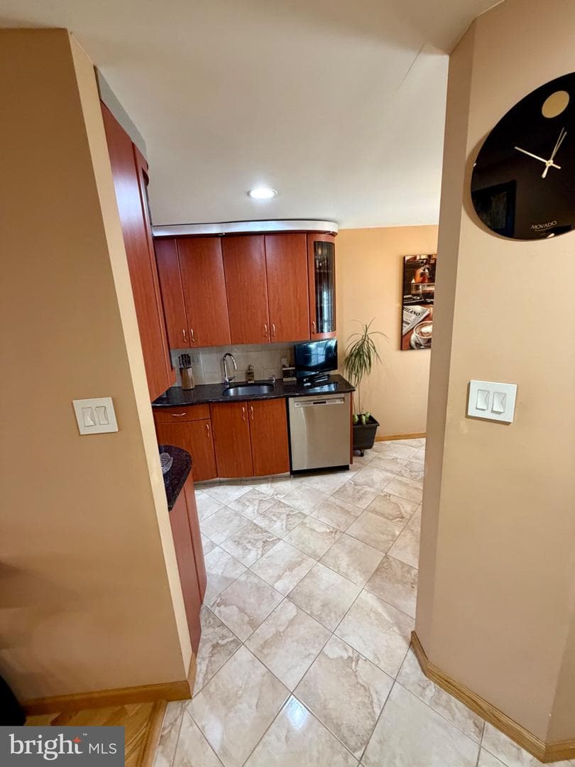 2703 Sterling Road photo 9