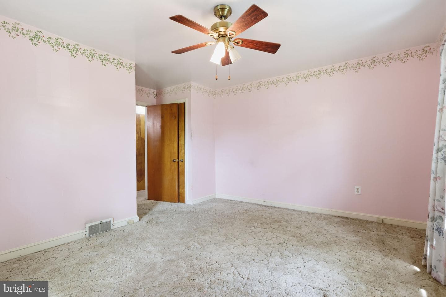 623 Lafayette Street photo 24