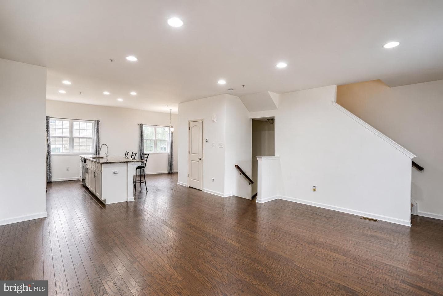 102 Master Ave photo 10