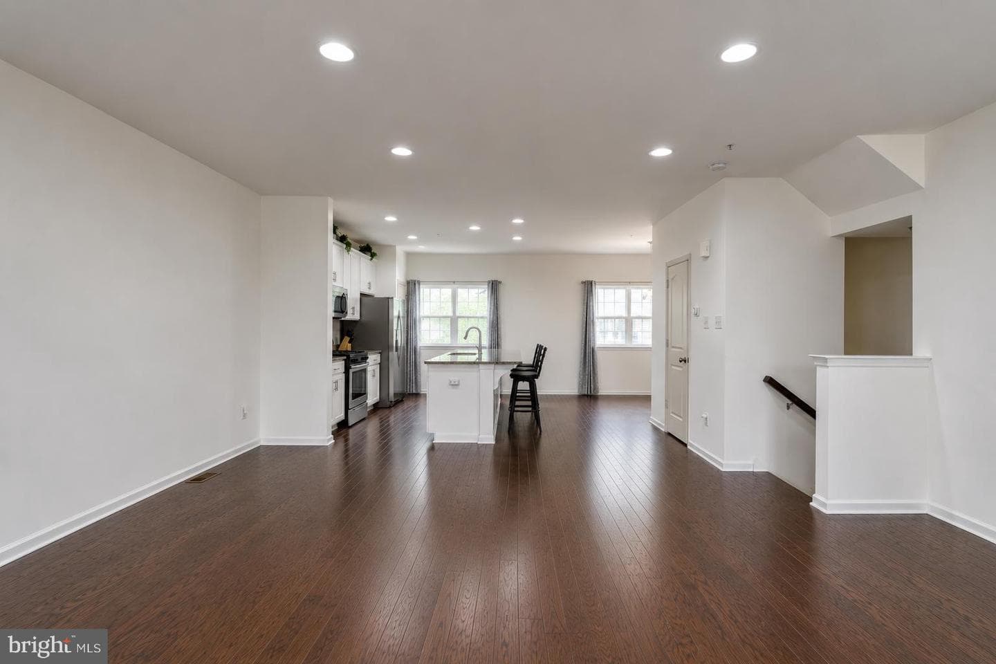 102 Master Ave photo 11