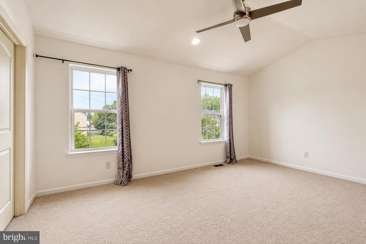102 Master Ave photo 14