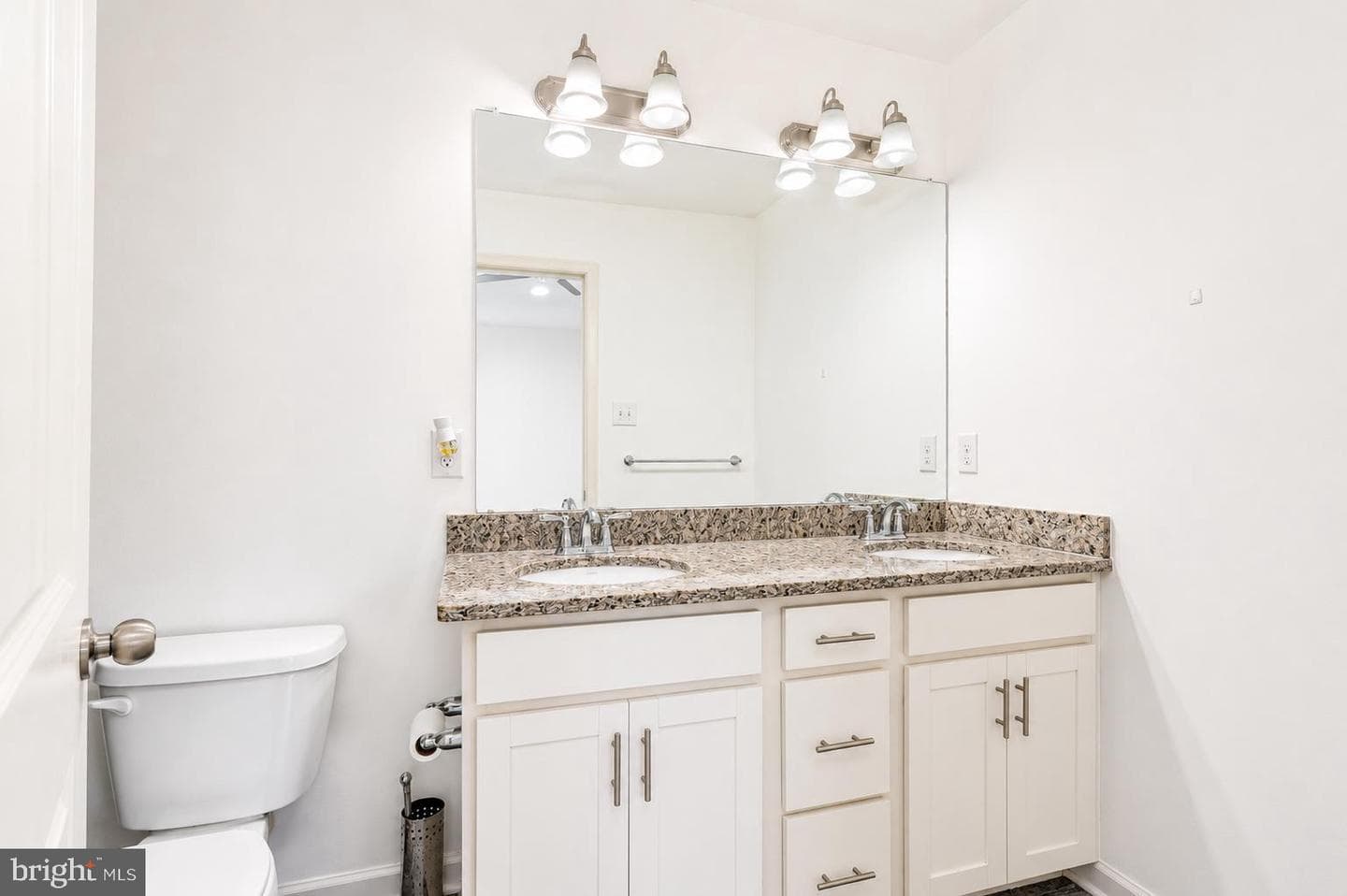 102 Master Ave photo 19