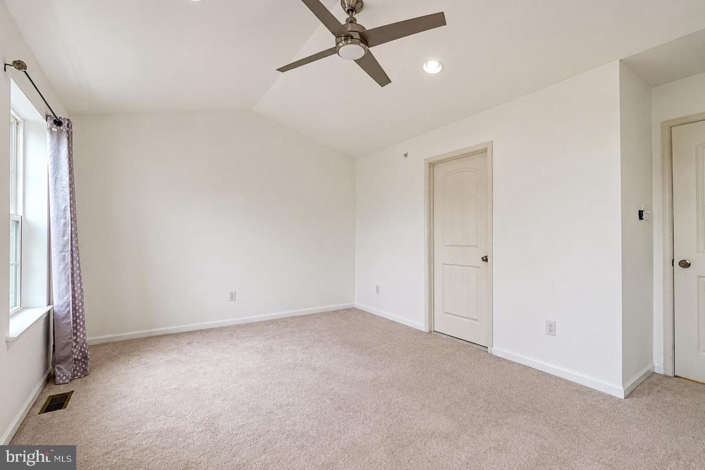 102 Master Ave photo 24