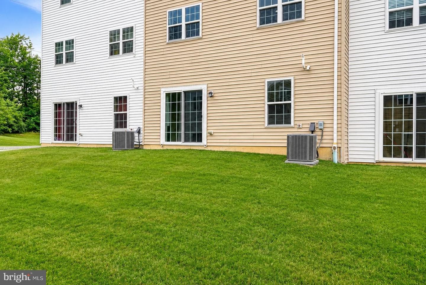 102 Master Ave photo 35