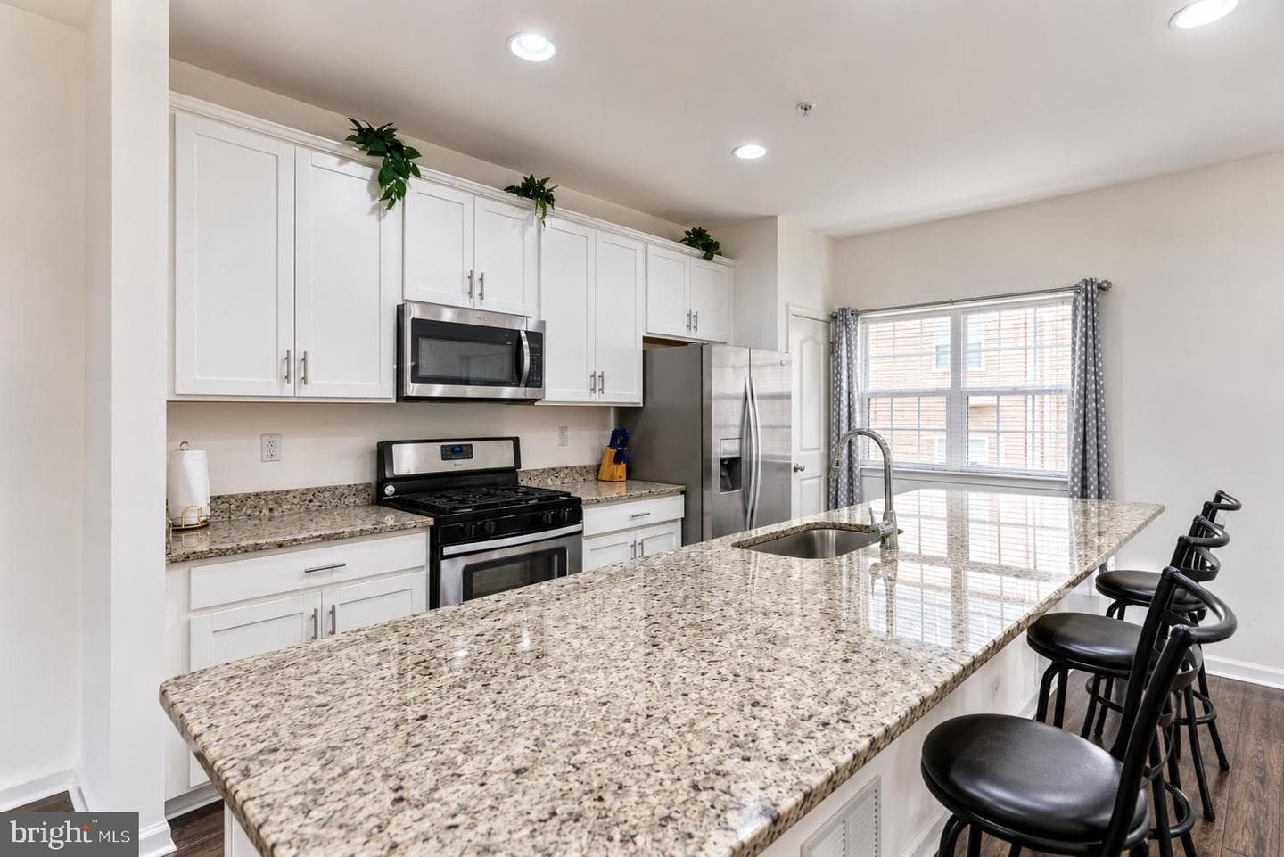 102 Master Ave photo 6