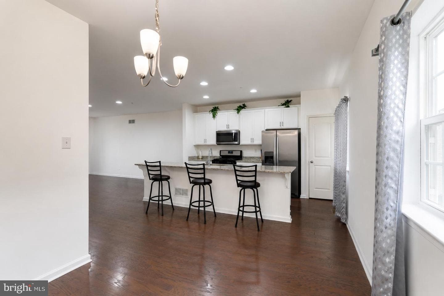 102 Master Ave photo 8