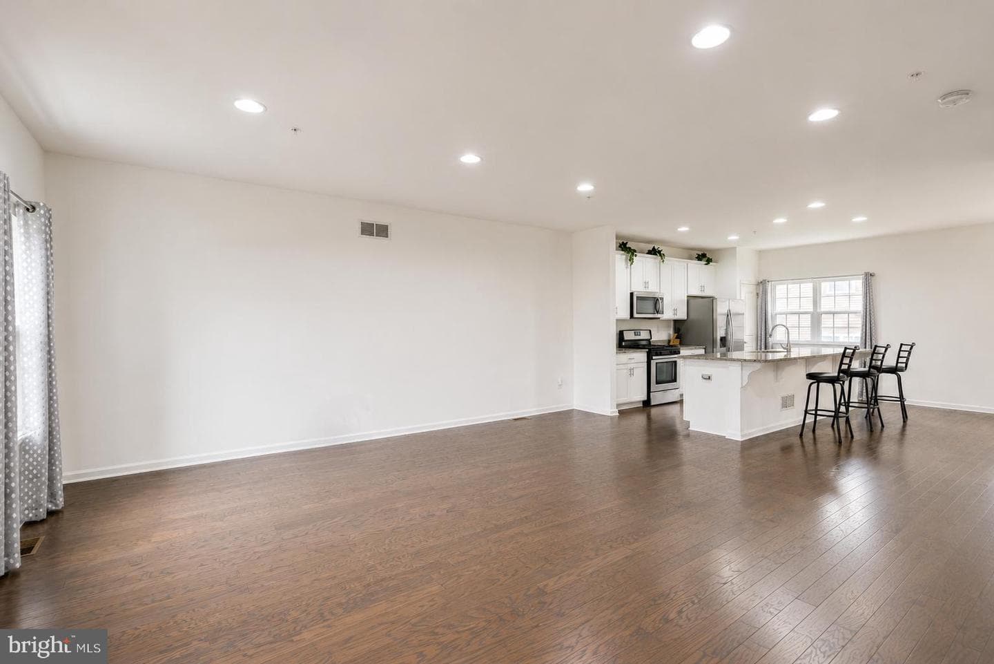 102 Master Ave photo 9