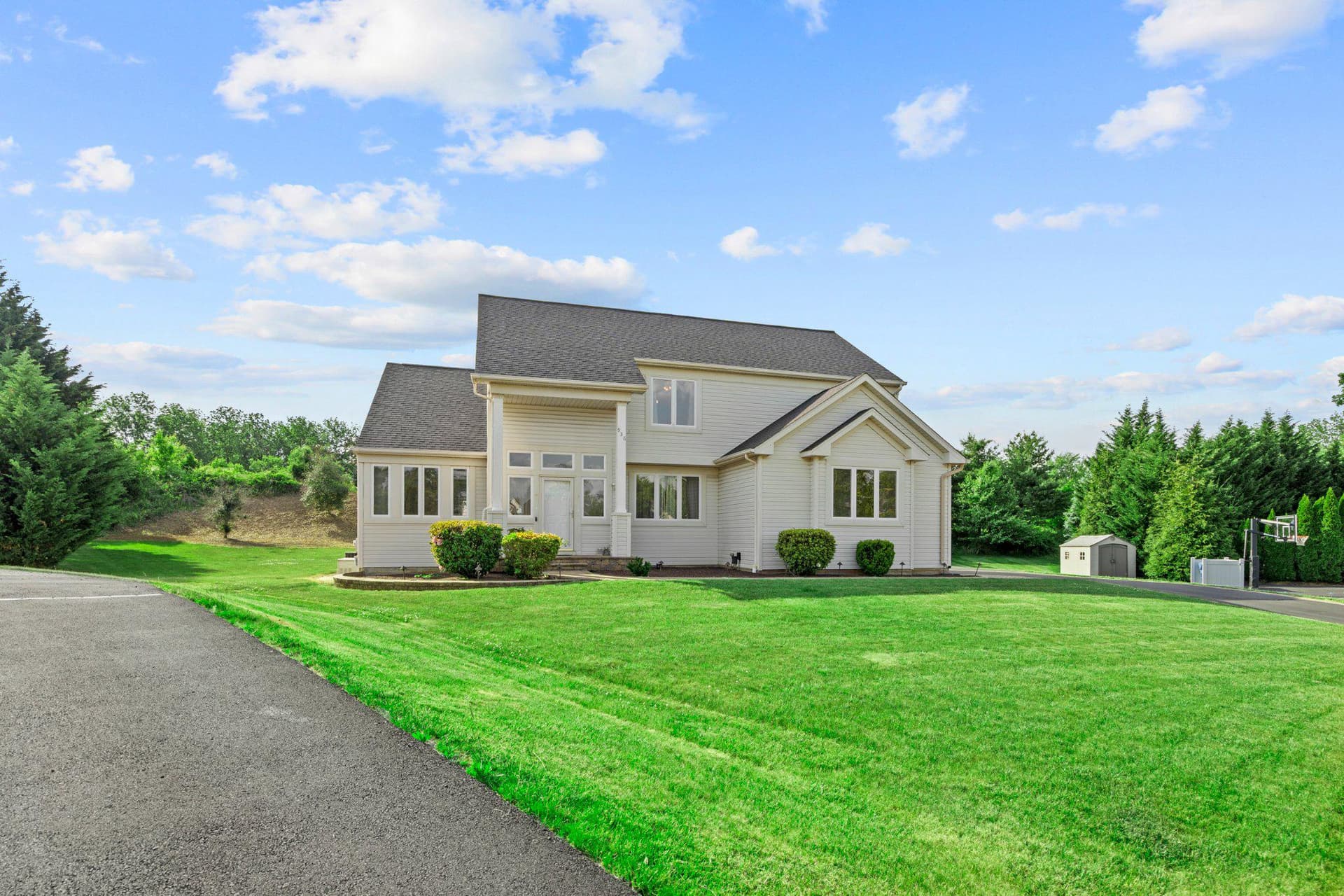 936 Longwood Court photo 4
