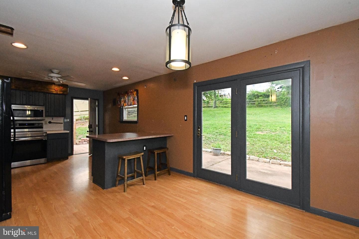 87 Hellberg Avenue photo 9