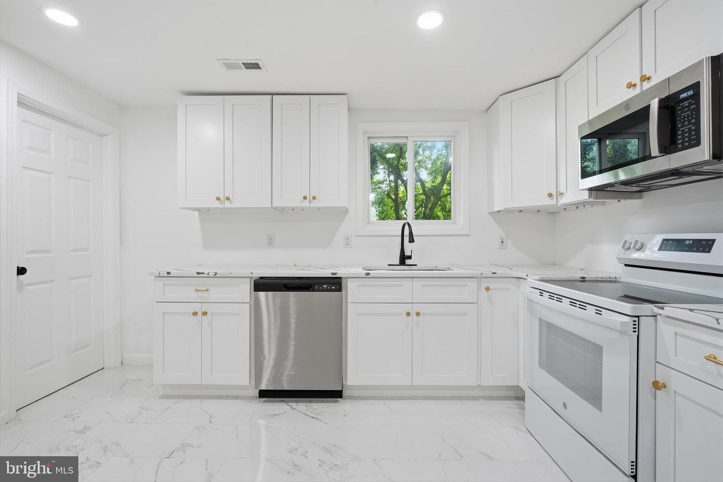 227 W Ferry Road photo 10