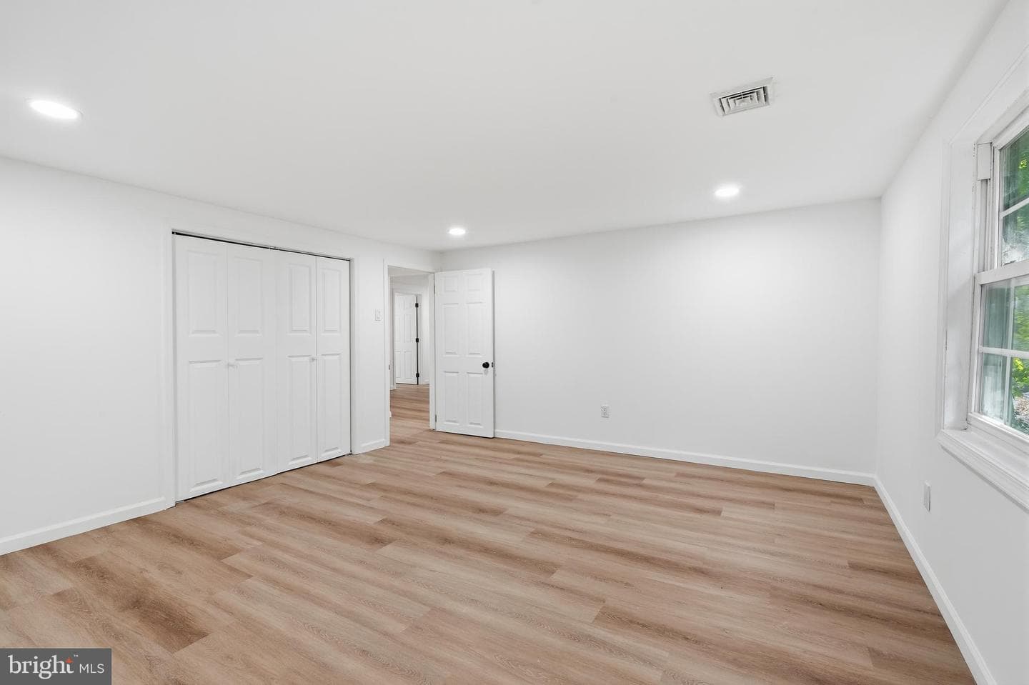 227 W Ferry Road photo 23