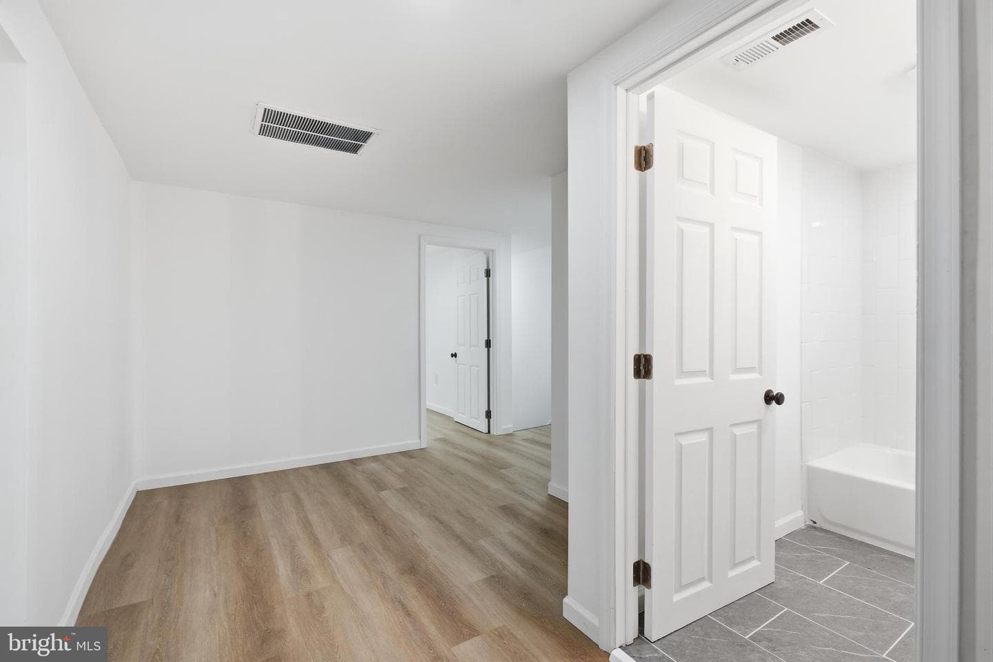 227 W Ferry Road photo 29