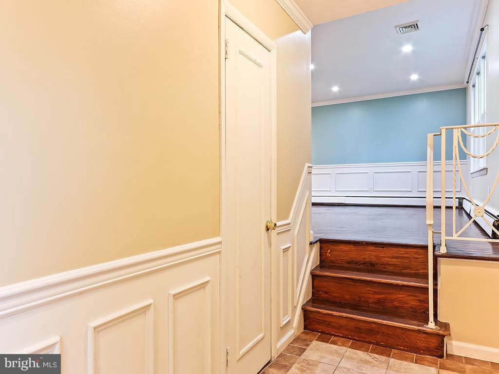 821 Sweetbriar Drive photo 9